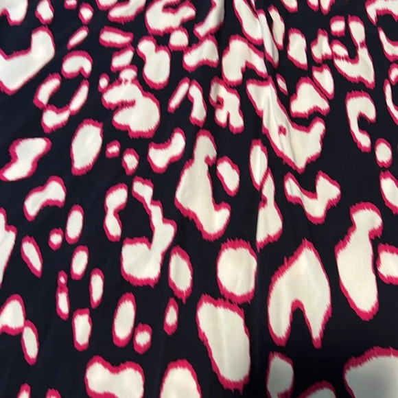 Crown & ivy top. Excellent condition. - Picture 2 of 4